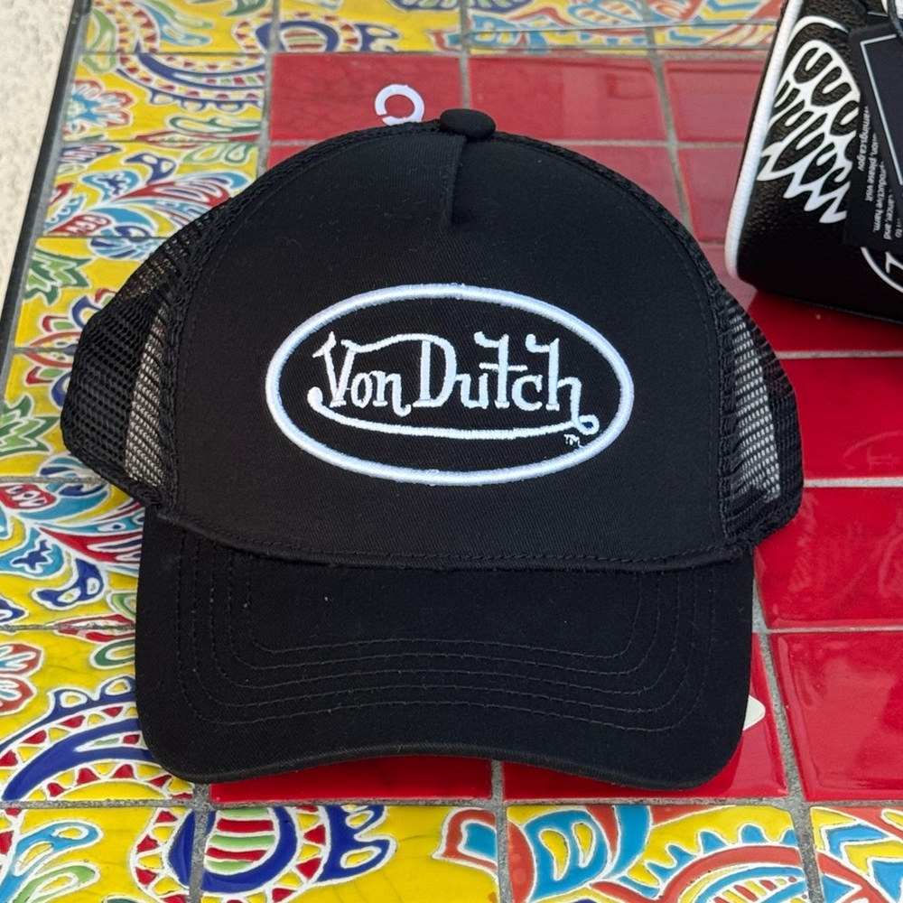 Von Dutch Black and White Cap and Bowling Bag Set NWT - Picture 2 of 8